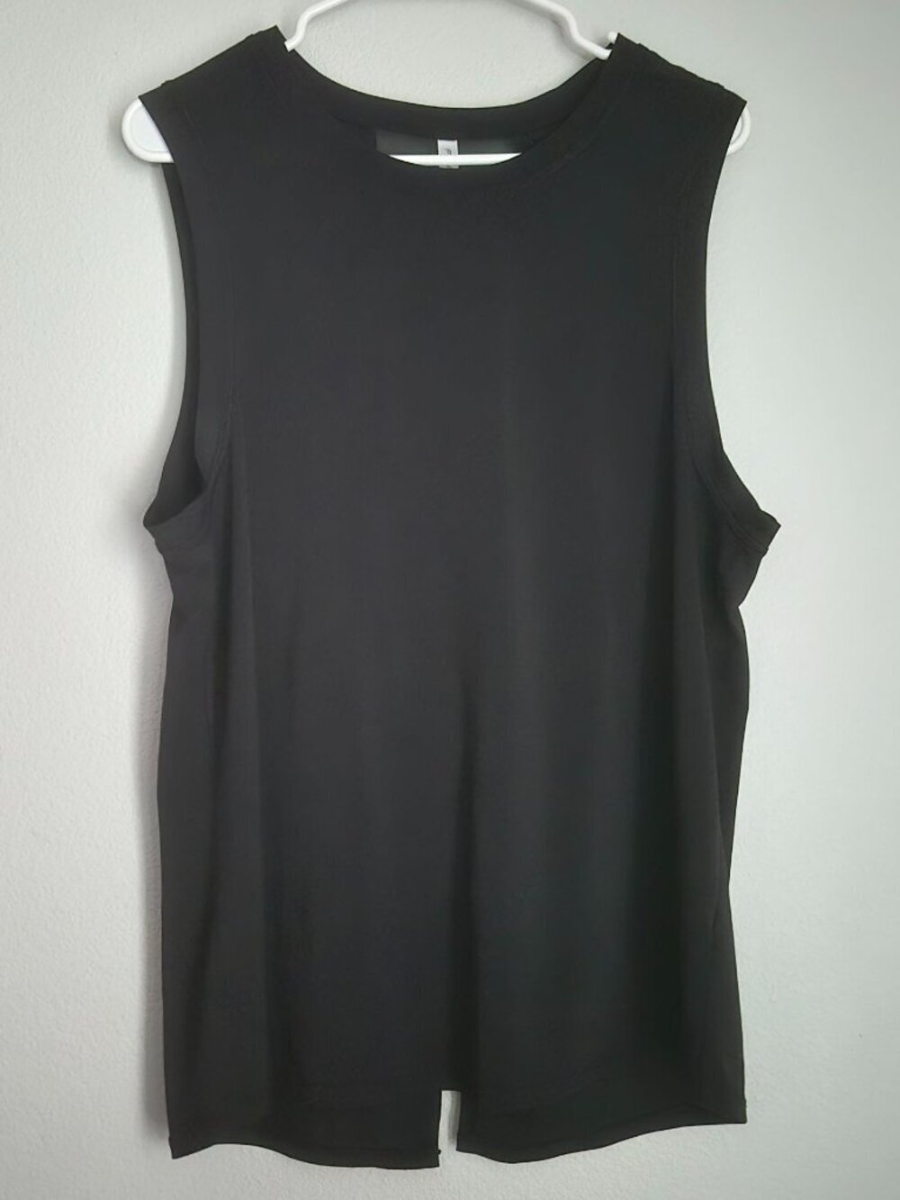 Fabletics Black Sleeveless Tank Top Back Vent Cutout Workout Gym Women Medium